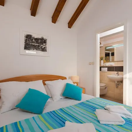 Vineyard House Bol